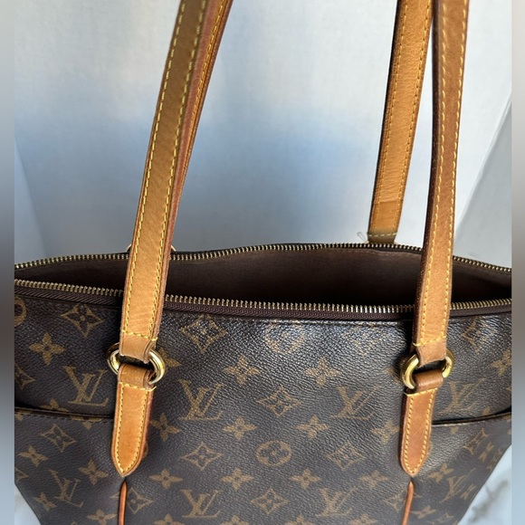 Authentic Louis Vuitton Totally Monogram Tote - Picture 7 of 14